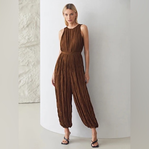 PLEATED BALLOON LEG JUMPSUIT - Picture 8 of 12